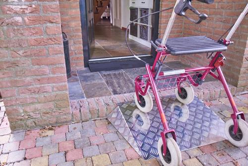 d.drempelhulp-voor-rollator_7_ebsxviznruobpdzx.jpg
