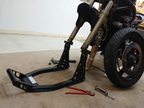 paddockstand-motor-sleutelen.jpg