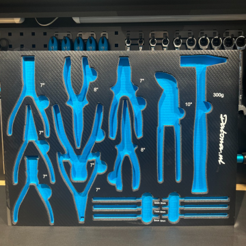 Foam inlay voor 16-delige tangenset met doorslagen en een hamer