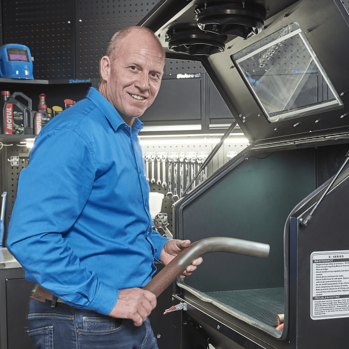 Straalcabine met voordeur en afzuiging - 420 liter-17