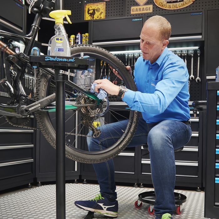 Fietsgereedschapskoffer 21-delig met montagestandaard-24