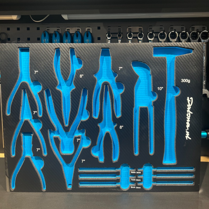 Foam inlay voor 16-delige tangenset met doorslagen en een hamer