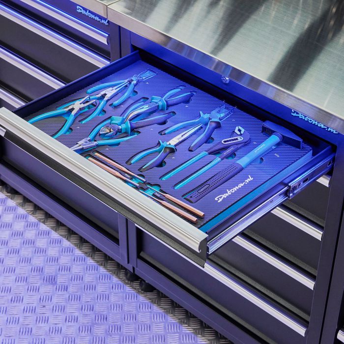 16-delige tangenset met doorslagen en een hamer in "PRO" softmodule