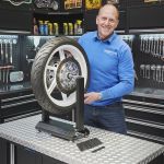 Motorbanden balanceer apparaat-3-thumb