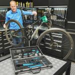Fietsgereedschapskoffer 21-delig met montagestandaard-0-thumb